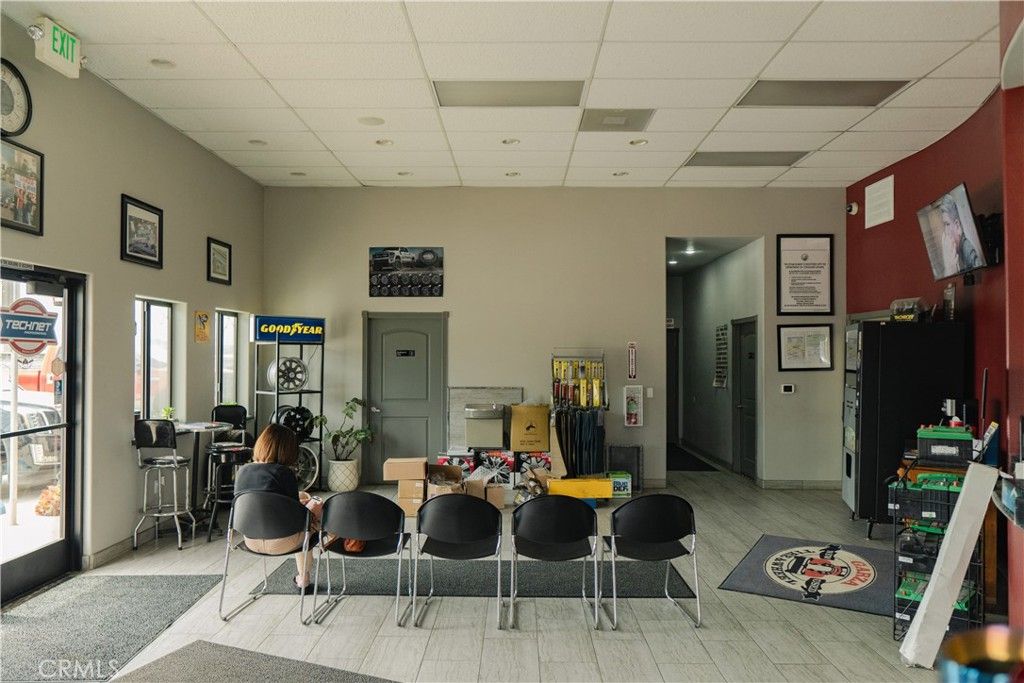Dining room, Interior, Recessed Lighting