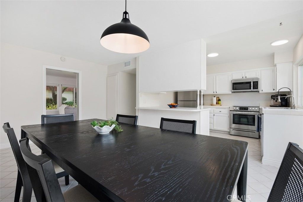 Dining room, Interior, Kitchen, Pendant Lights, Recessed Lighting, Stainless Steel Appliances