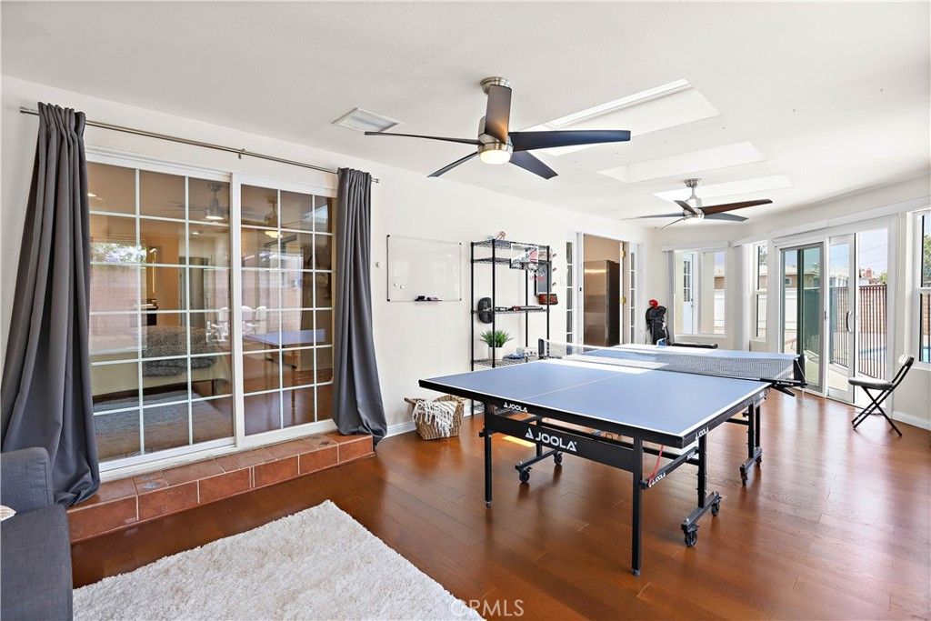 Game Room, Interior, Wood Texture Flooring