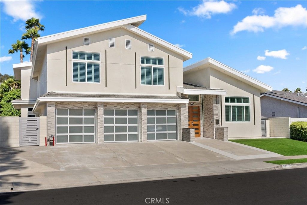 Attached, Exterior, Facade, American Craftsman
