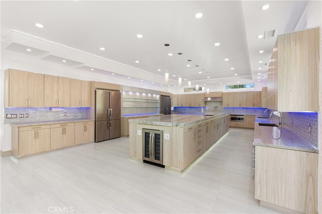 Interior, Kitchen, Pendant Lights, Recessed Lighting, Stainless Steel Appliances