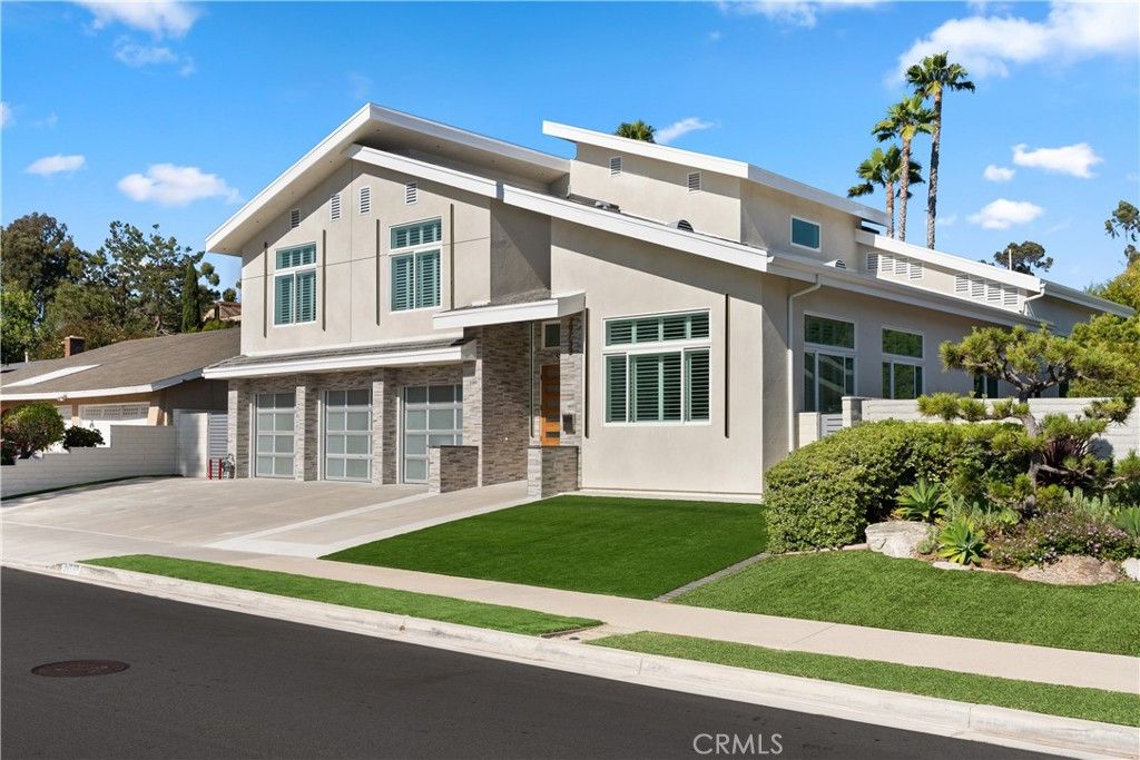 Attached, Exterior, Facade, Modern