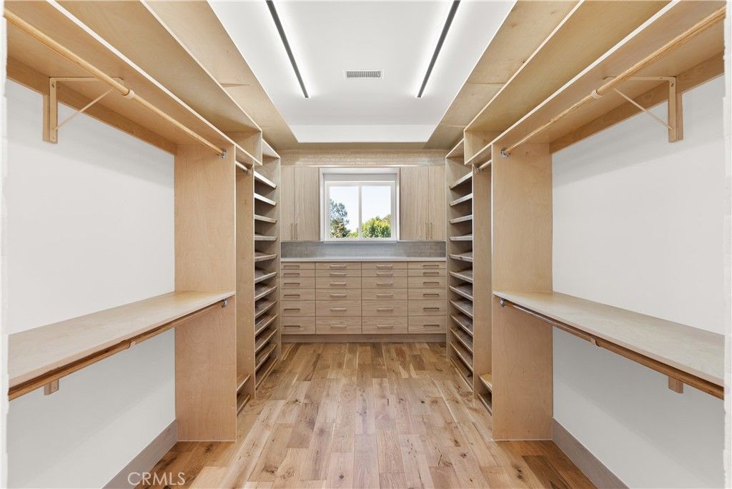 Interior, Walk-in Closets, Wood Texture Flooring