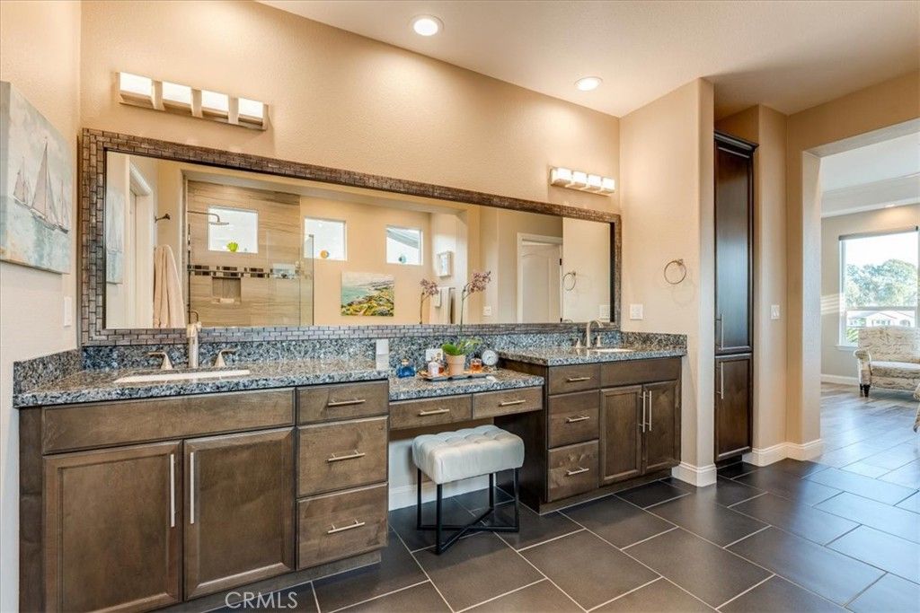 Bathroom, Dual Sink Vanities, Interior, Recessed Lighting