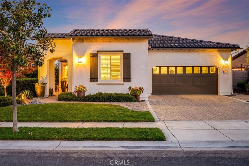 Attached, Exterior, Facade, Spanish Mediterranean