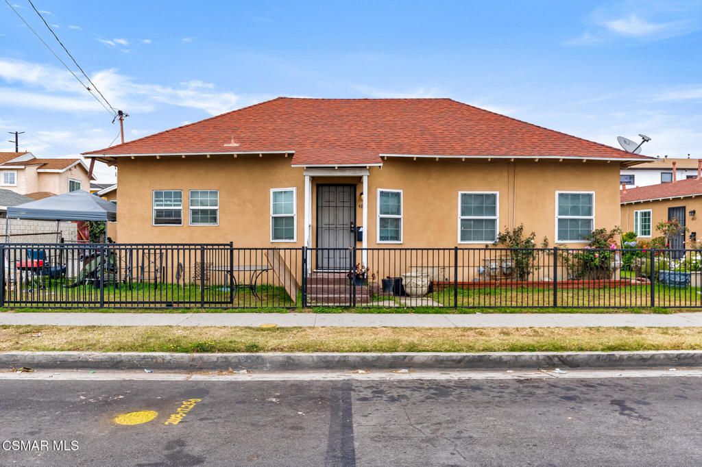 Exterior, Facade, Ranch