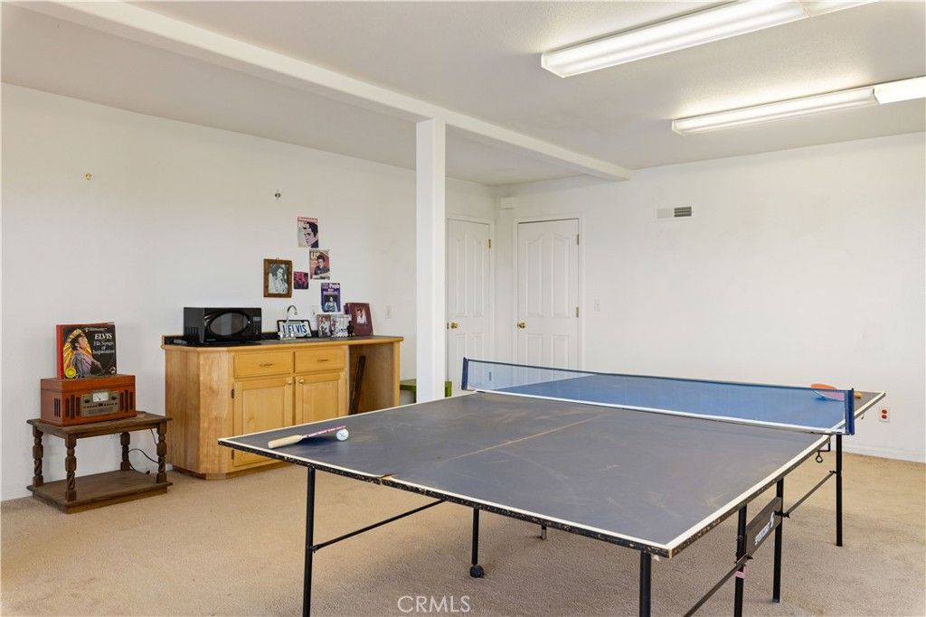 Game Room, Interior