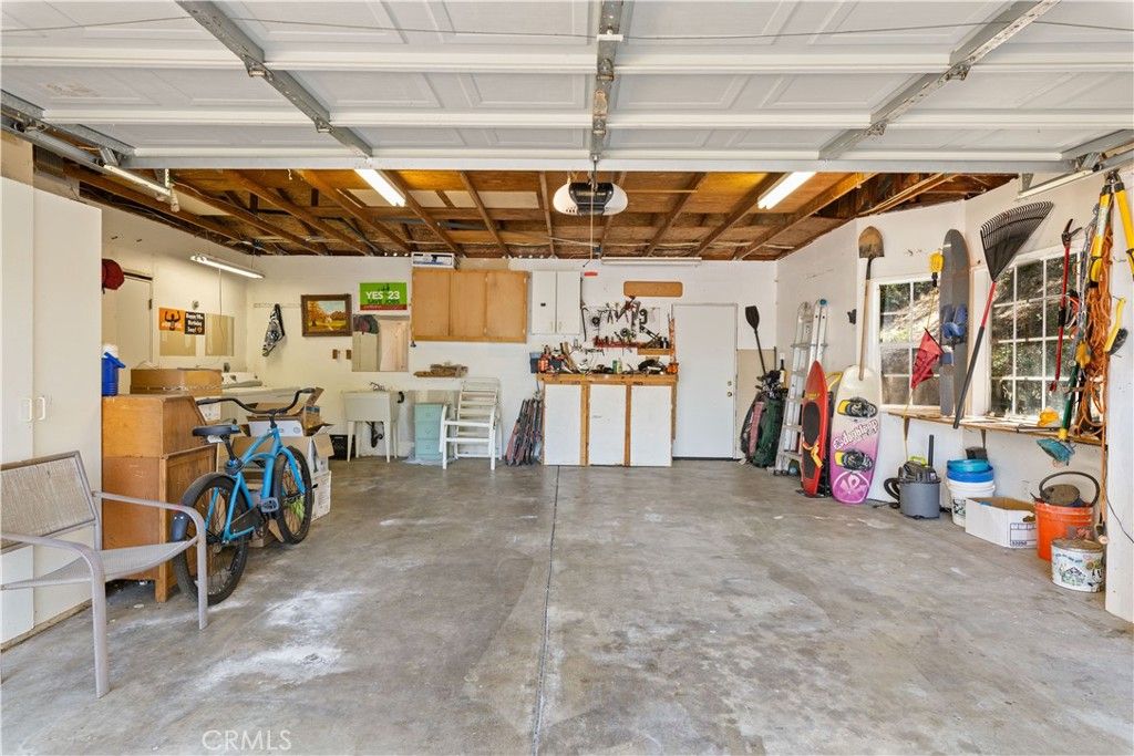Garage, Interior, Wooden Beams
