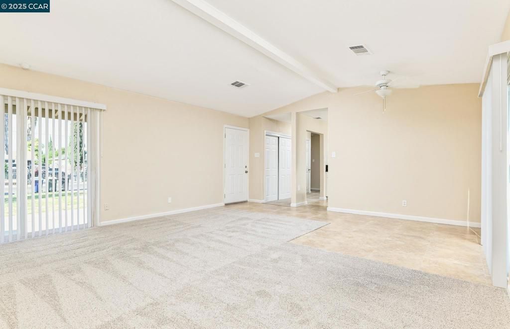 Empty room, Interior