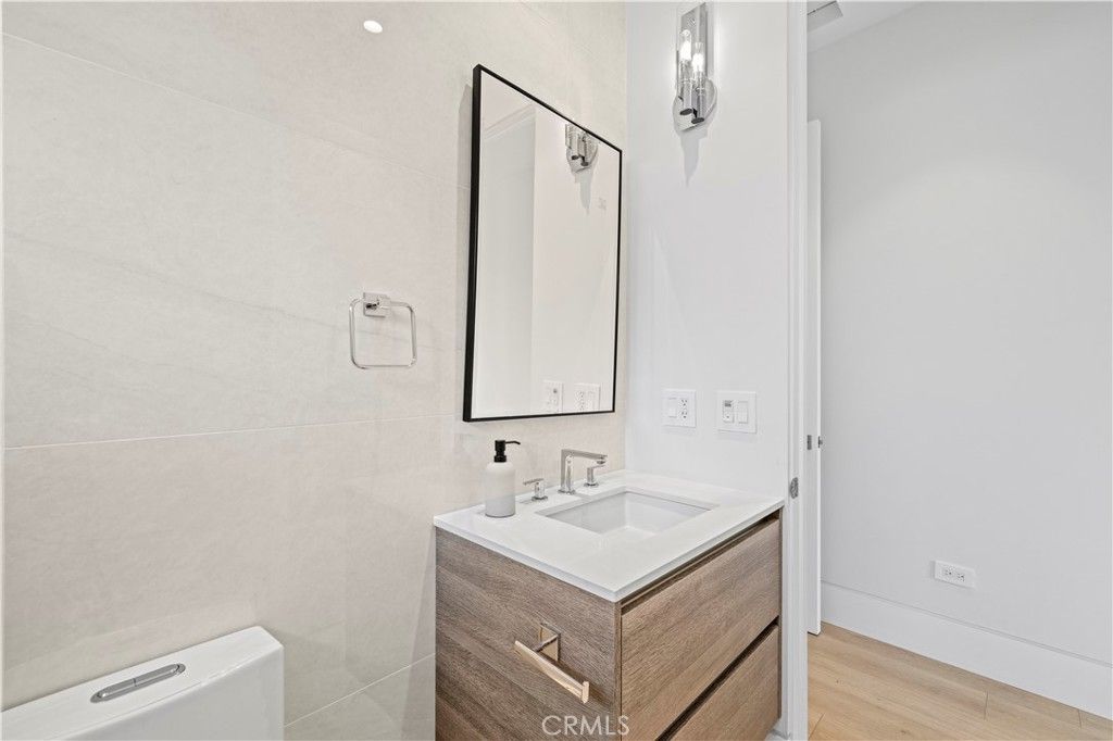 Bathroom, Interior, Recessed Lighting, Wood Texture Flooring