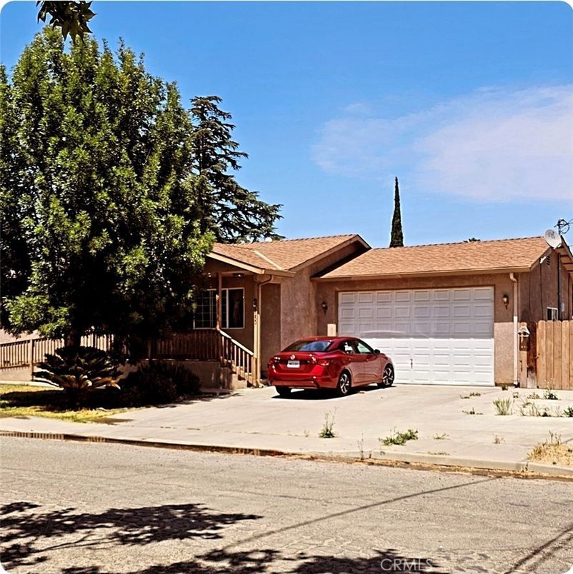 Attached, Exterior, Facade, Ranch