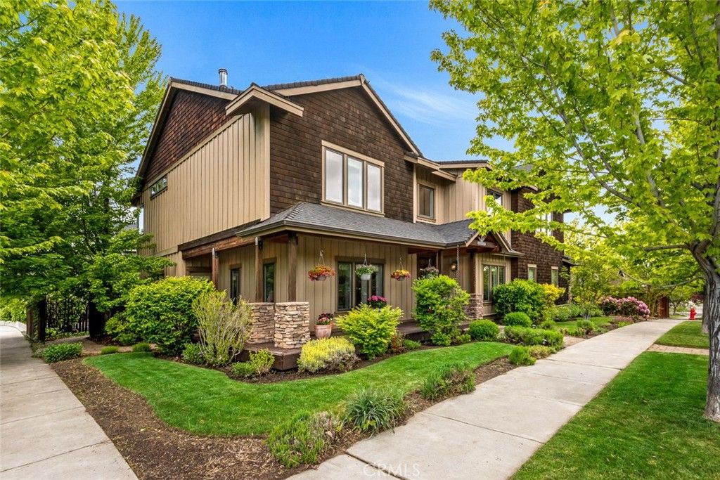 Exterior, Facade, Brick Facade, Farmhouse