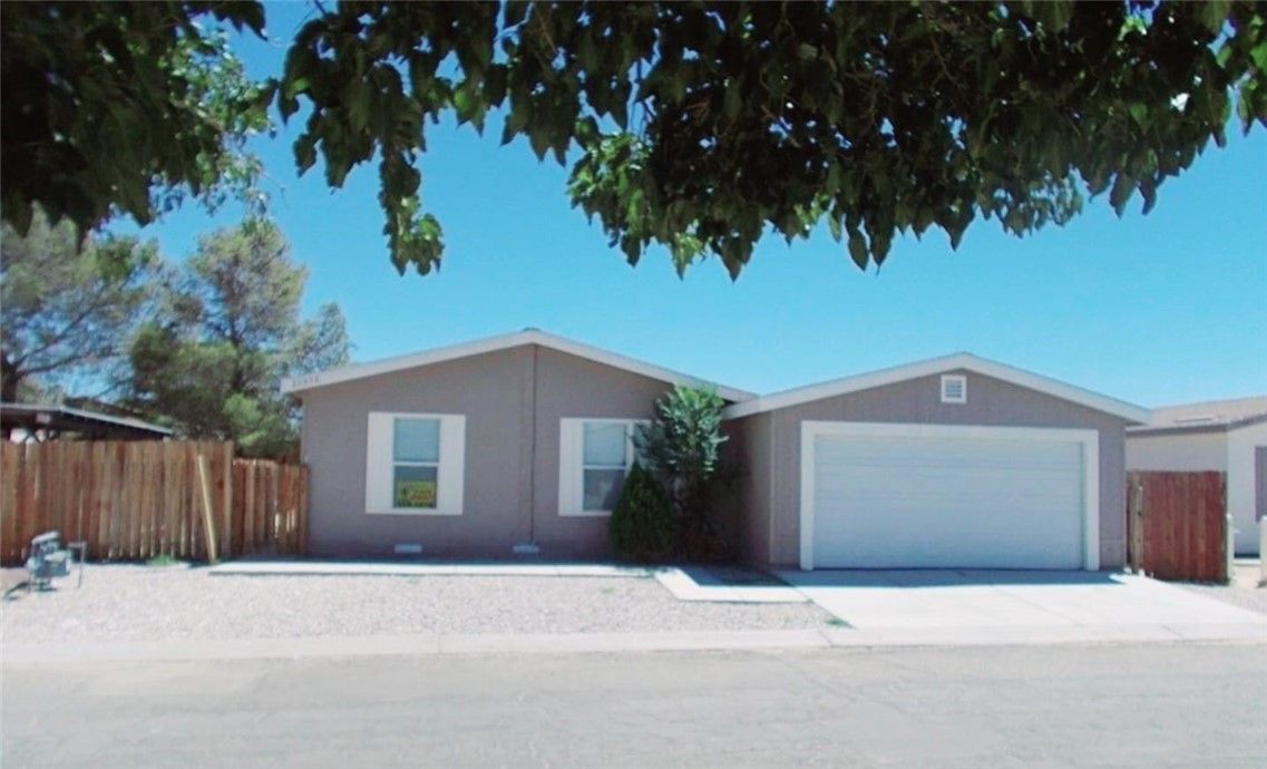 Attached, Exterior, Facade, Ranch