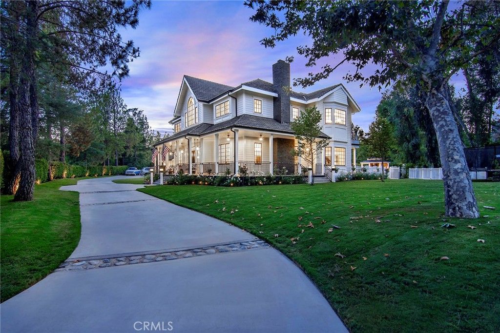 Backyard, Exterior, Facade, Queen Anne Victorian