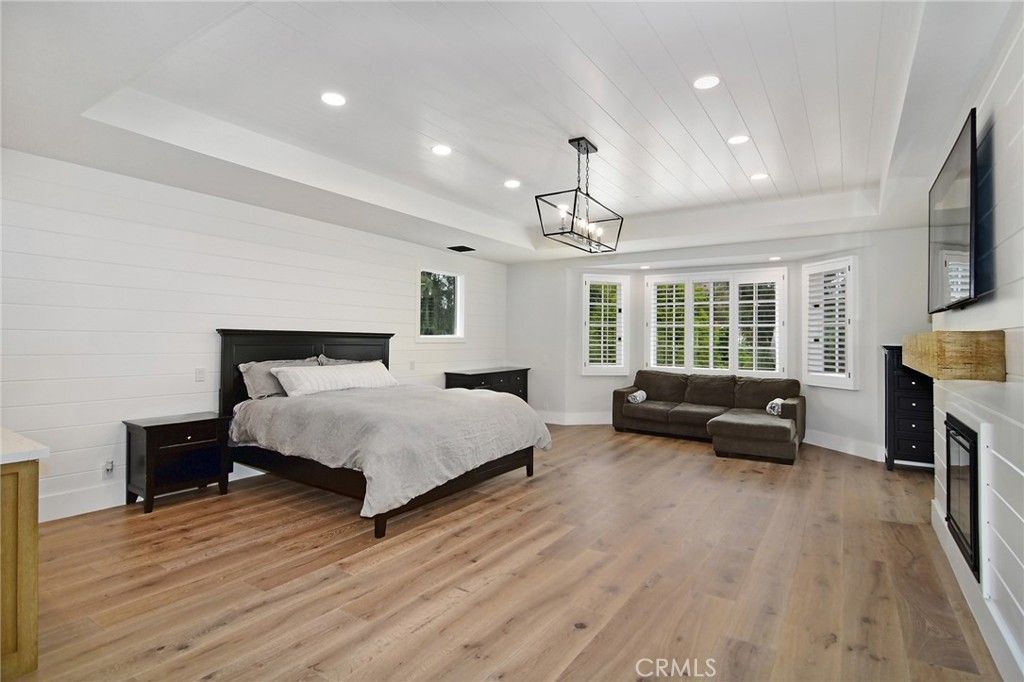 Bedroom, Interior, Pendant Lights, Recessed Lighting, Wood Texture Flooring
