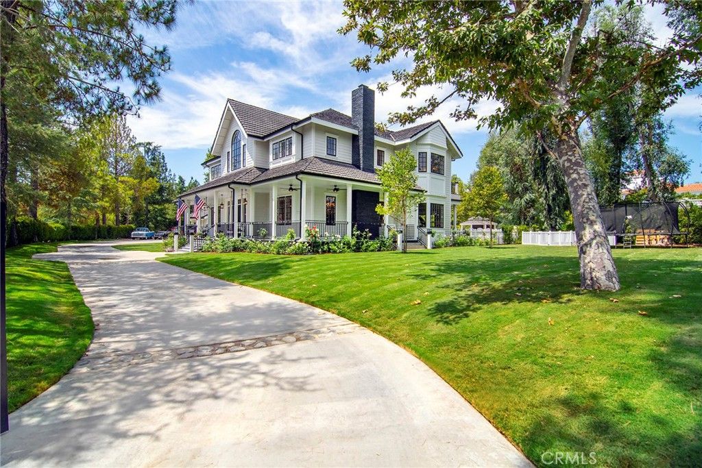 Backyard, Exterior, Facade, Queen Anne Victorian
