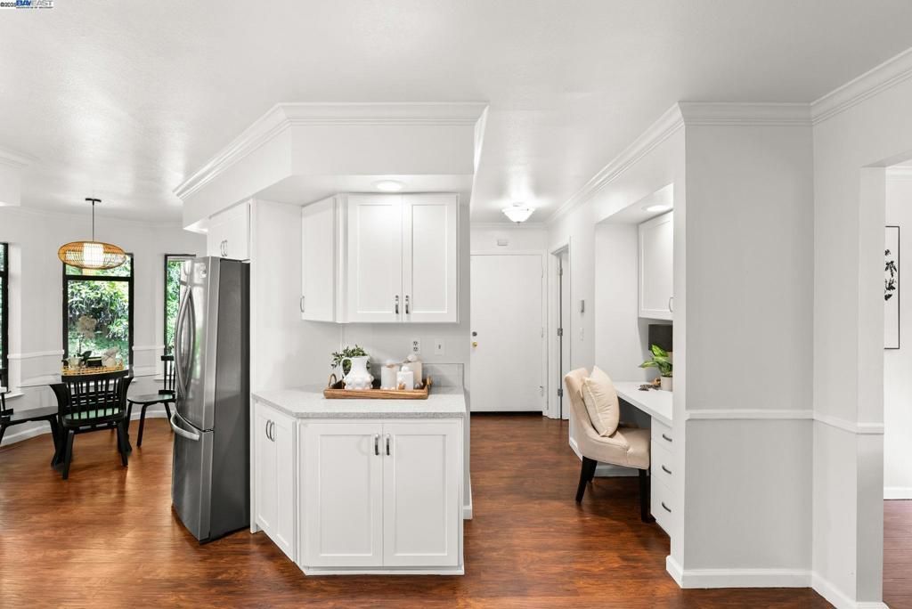 Dining room, Interior, Kitchen, Pendant Lights, Wood Texture Flooring