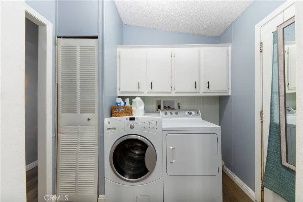 Interior, Utility Closets, Washer, Wood Texture Flooring