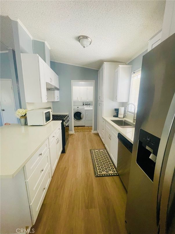 Interior, Kitchen, Washer, Wood Texture Flooring