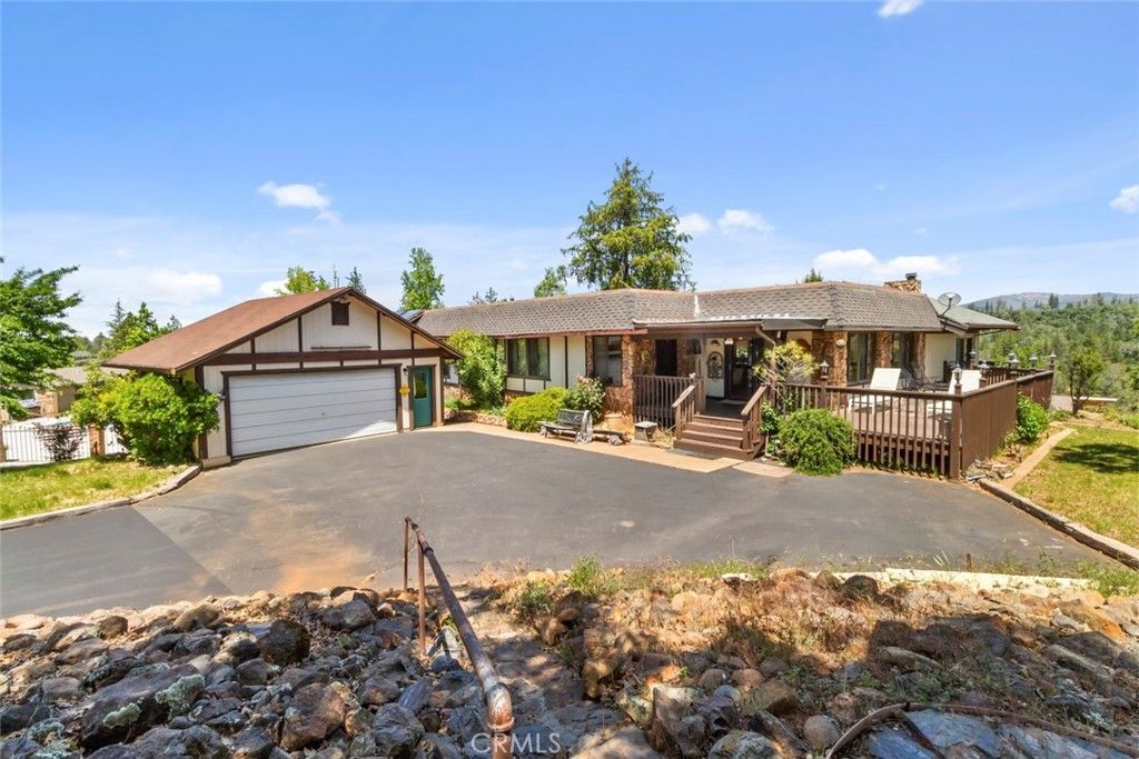 Attached, Detached Garage, Exterior, Facade, Log Home