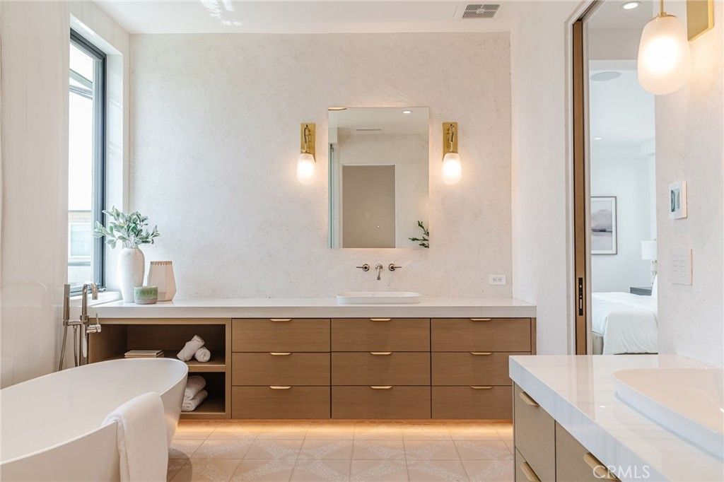 Bathroom, Dual Sink Vanities, Interior