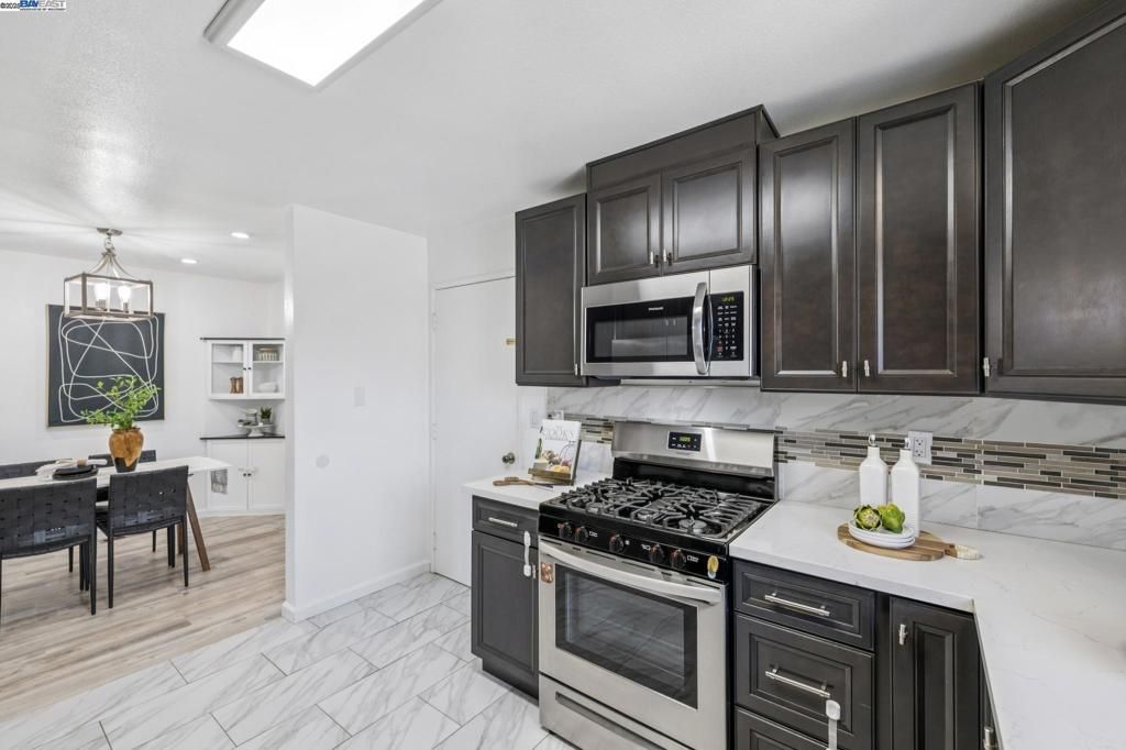 Dining room, Interior, Kitchen, Marble, Recessed Lighting, Stainless Steel Appliances