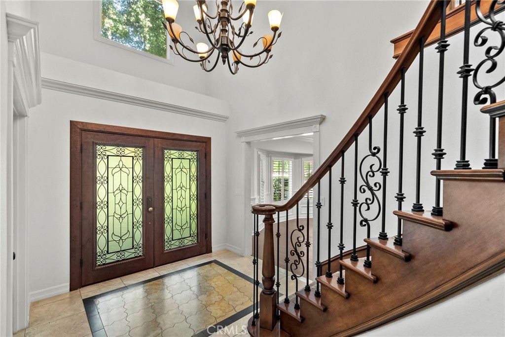 Chandelier, Interior