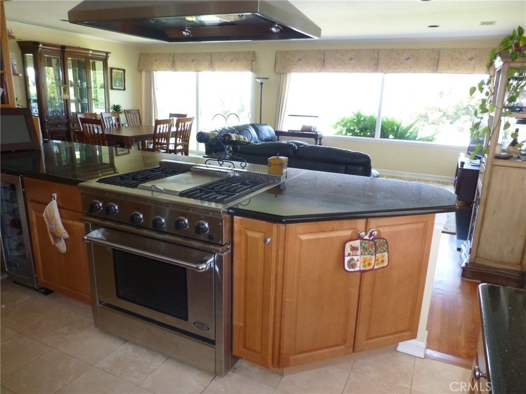 Dining room, Interior, Kitchen, Living room, Stainless Steel Appliances