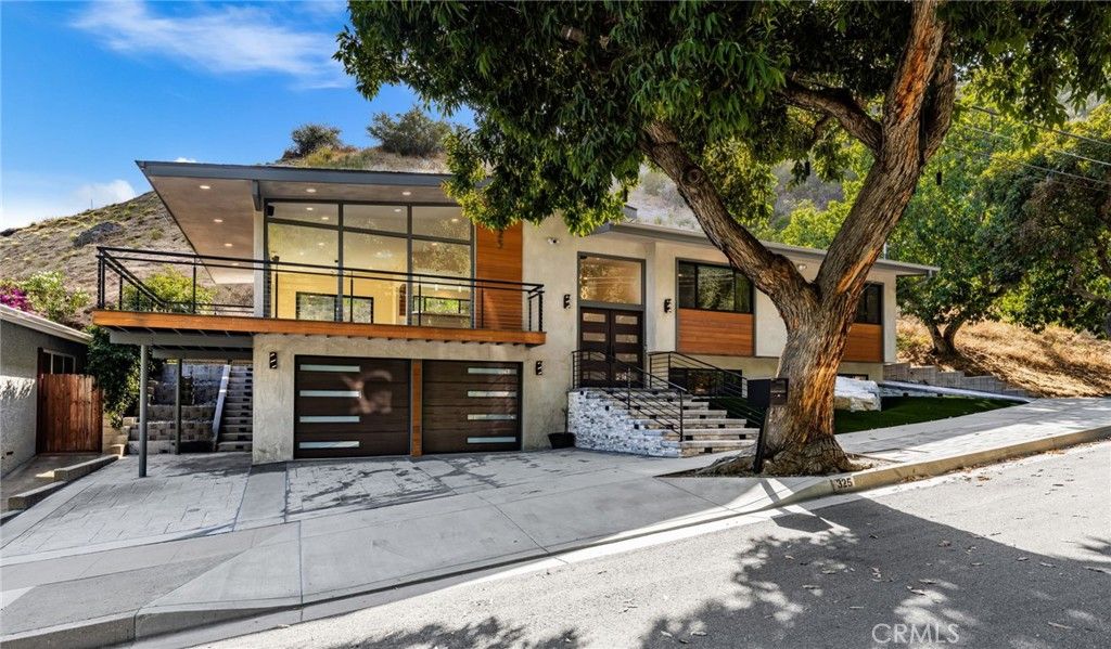 Attached, Exterior, Facade, Modern