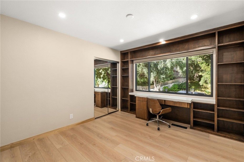 Home Office, Interior, Recessed Lighting, Wood Texture Flooring
