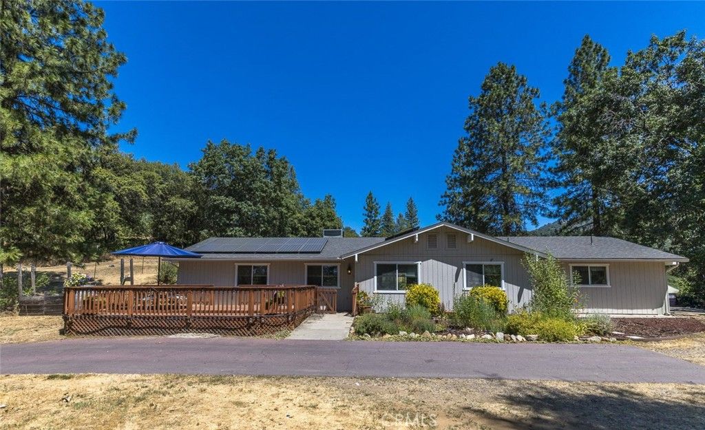Backyard, Exterior, Facade, Solar Panels, Ranch