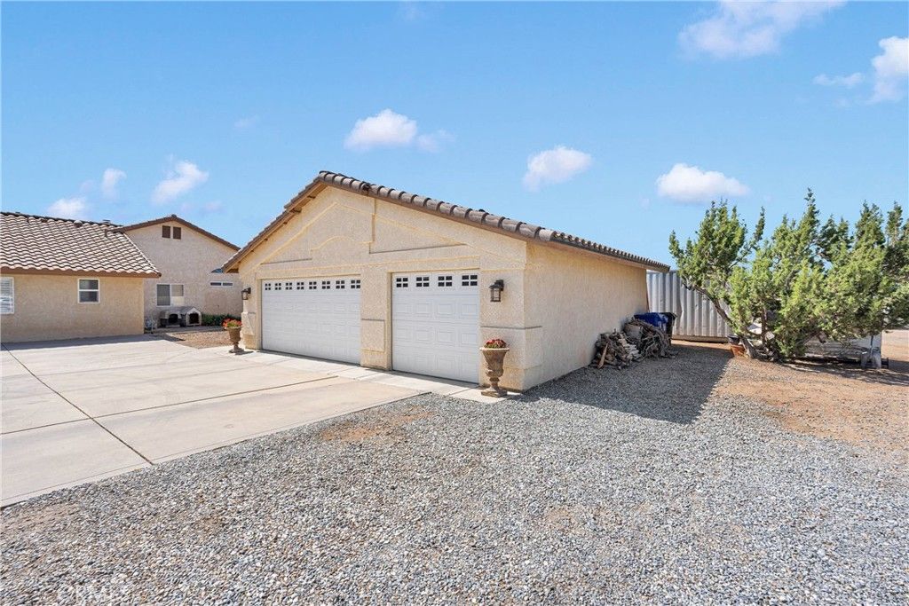 Detached Garage, Exterior