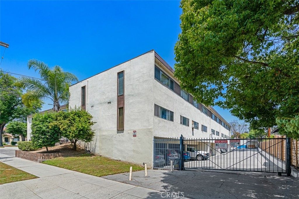 Exterior, Facade, Condo Building