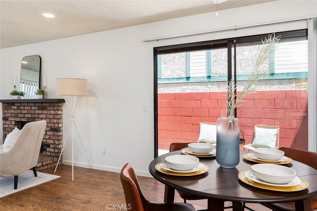 Dining room, Fireplace, Interior, Recessed Lighting, Wood Texture Flooring