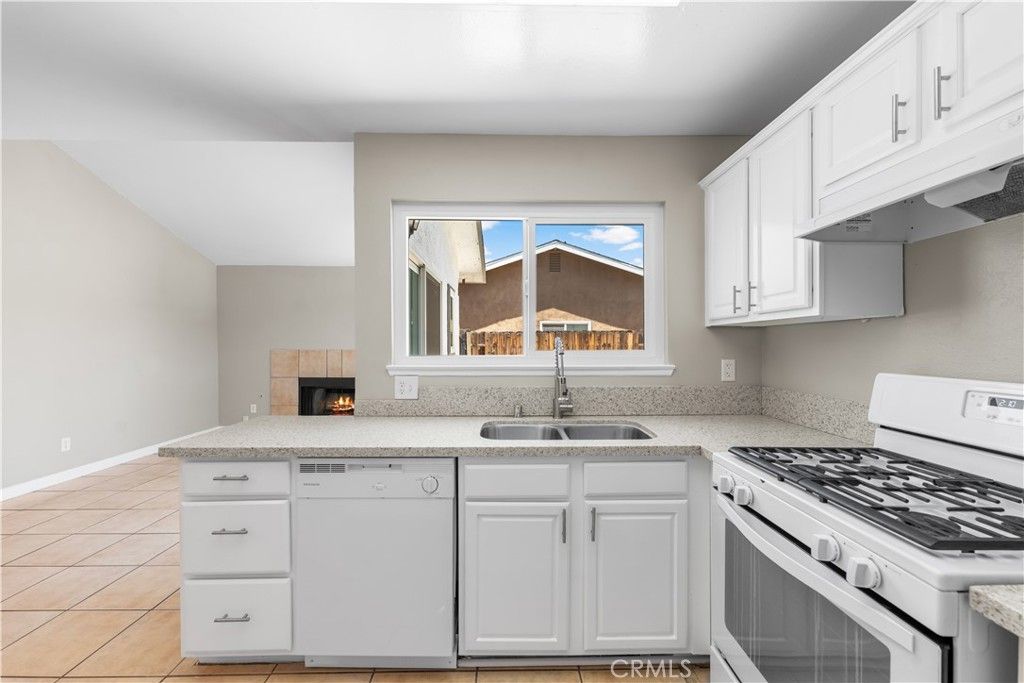 Fireplace, Interior, Kitchen