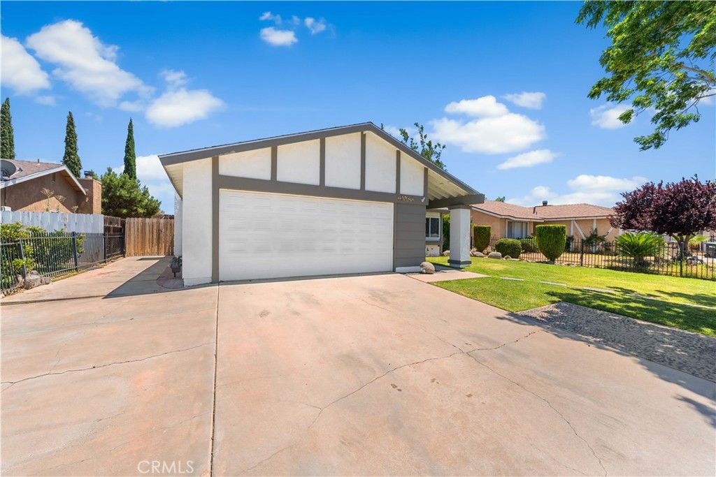 Backyard, Detached Garage, Exterior