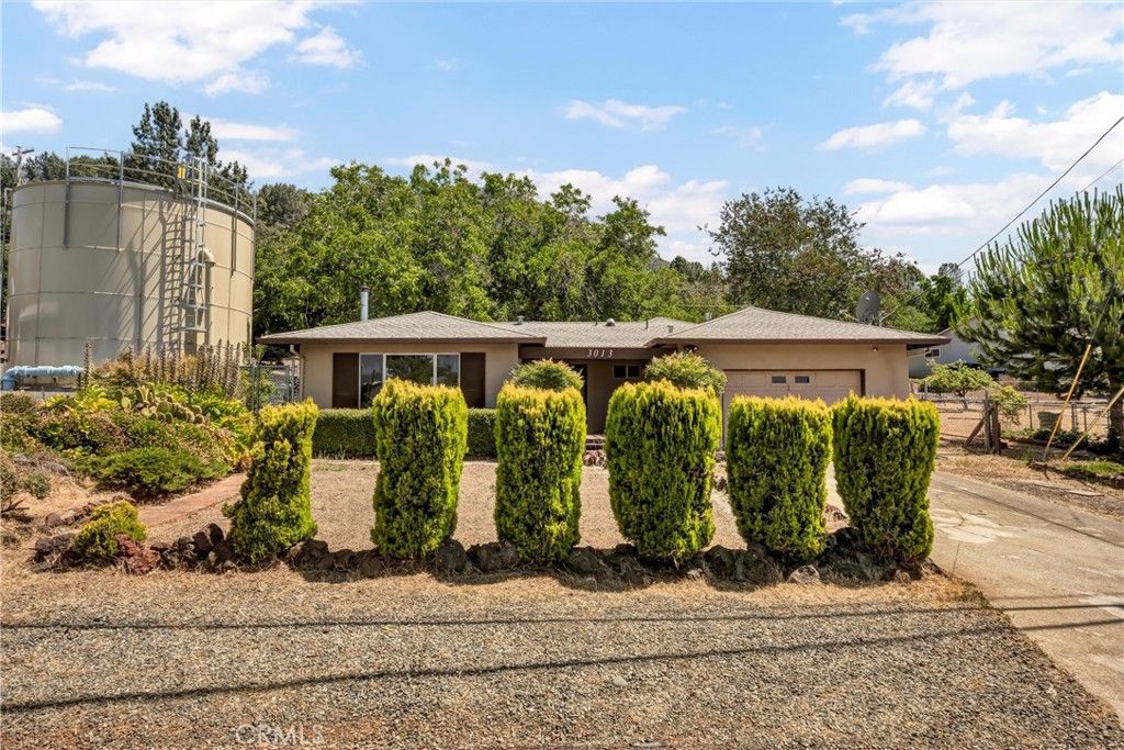 Attached, Exterior, Facade, Ranch