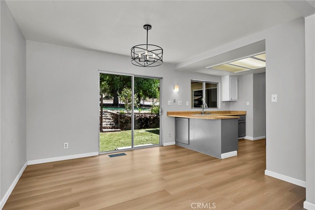 Interior, Pendant Lights, Wood Texture Flooring