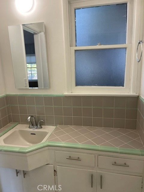 Bathroom, Interior, Tile Countertops
