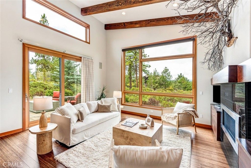 Interior, Living room, Recessed Lighting, Wooden Beams, Wood Texture Flooring