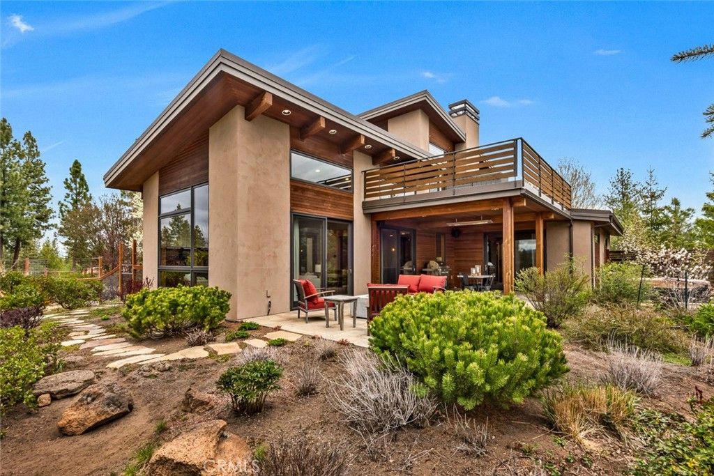 Backyard, Exterior, Facade, Modern