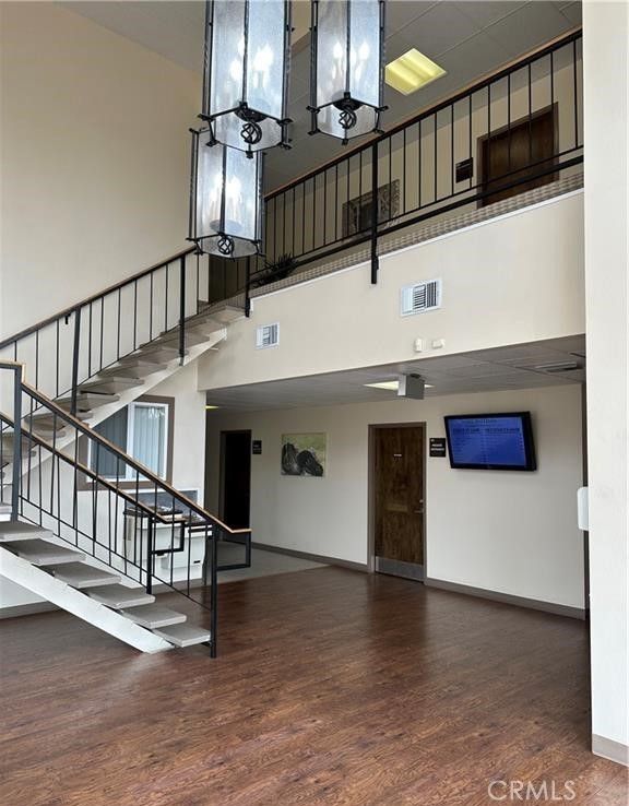 Interior, Pendant Lights, Wood Texture Flooring