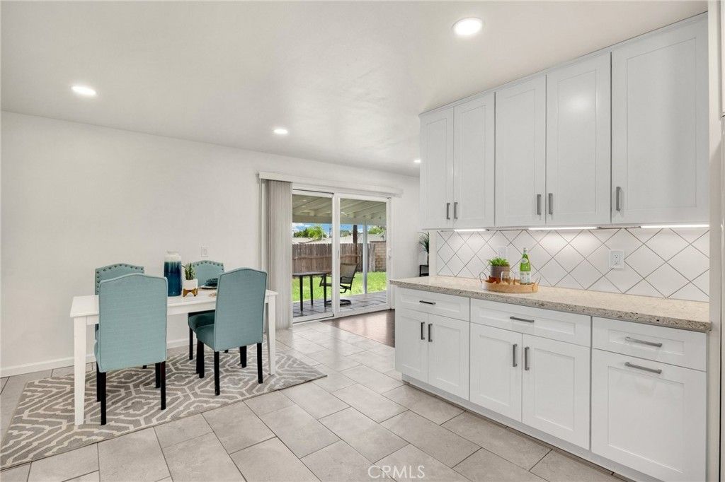 Dining room, Interior, Kitchen, Recessed Lighting