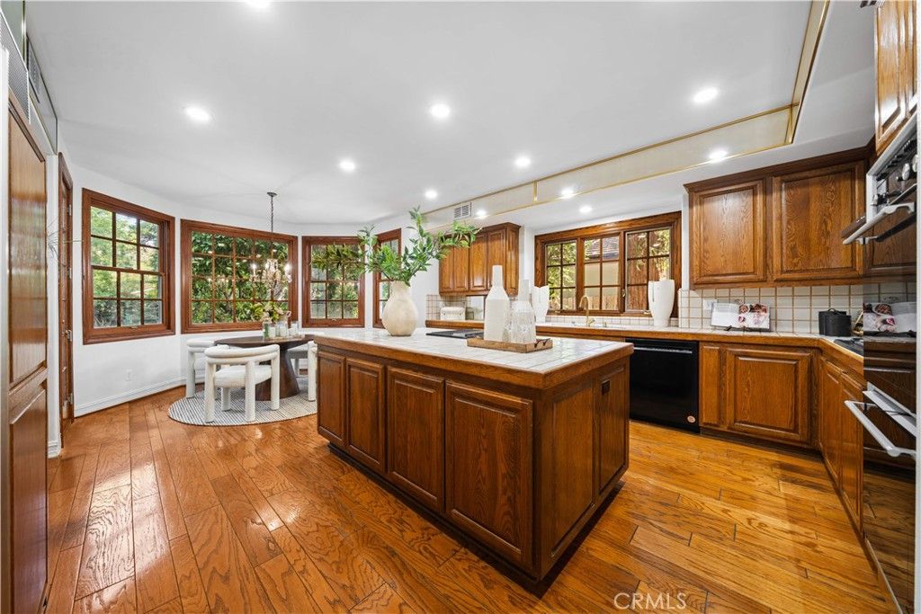 Dining room, Interior, Kitchen, Pendant Lights, Recessed Lighting, Wood Texture Flooring