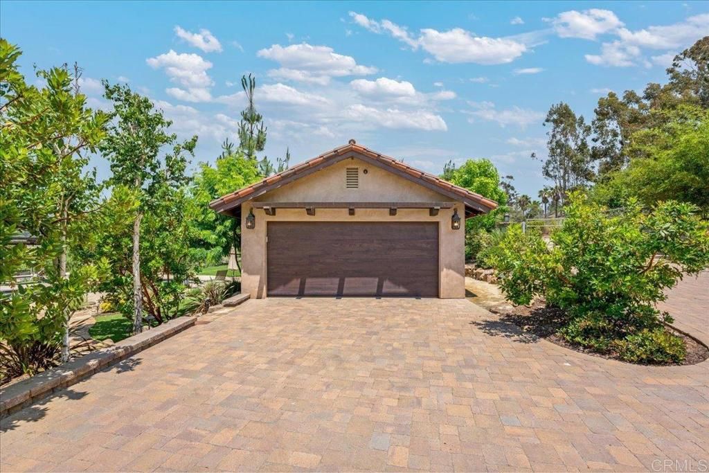 Detached Garage, Exterior