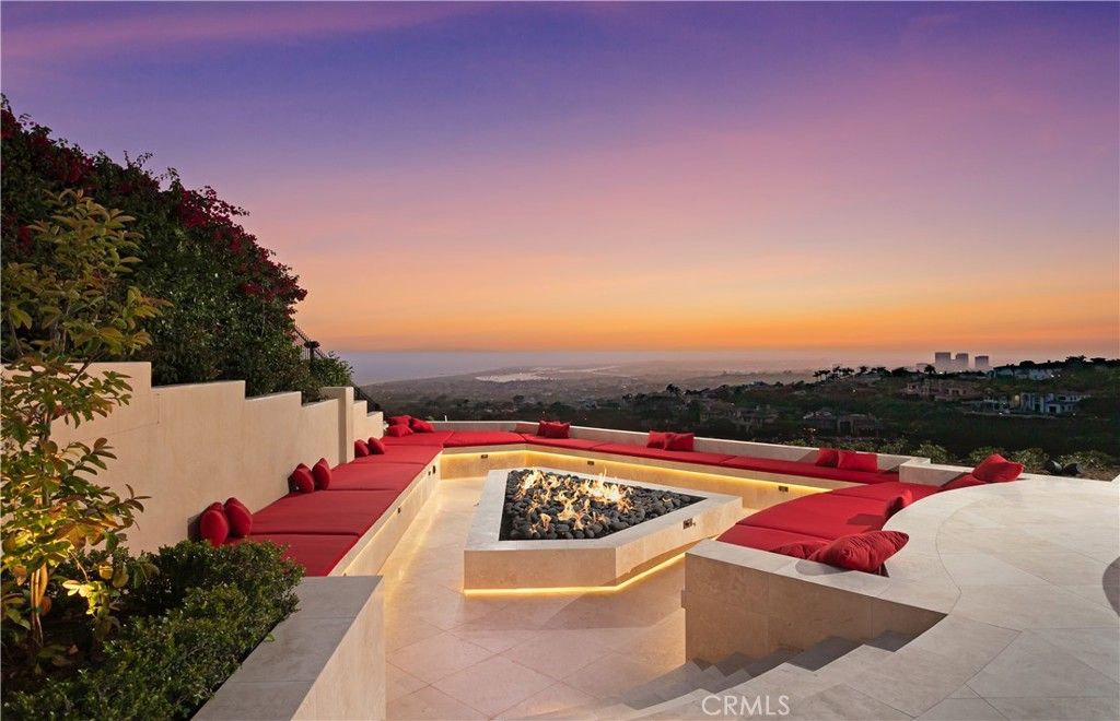 Exterior, Pool, Water
