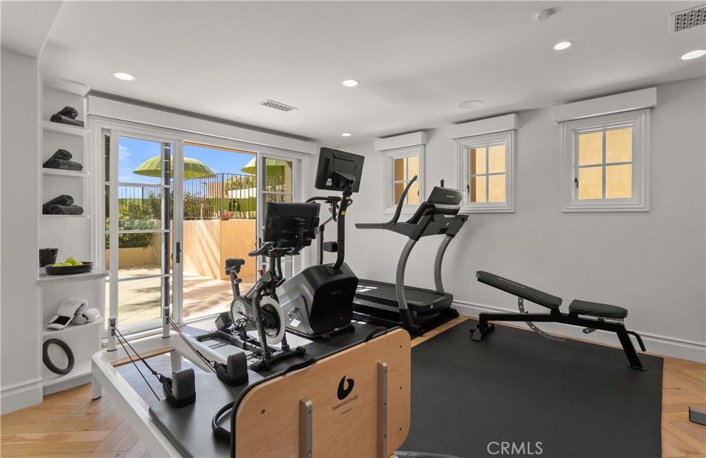 Fitness Equipment, Interior, Recessed Lighting, Wood Texture Flooring