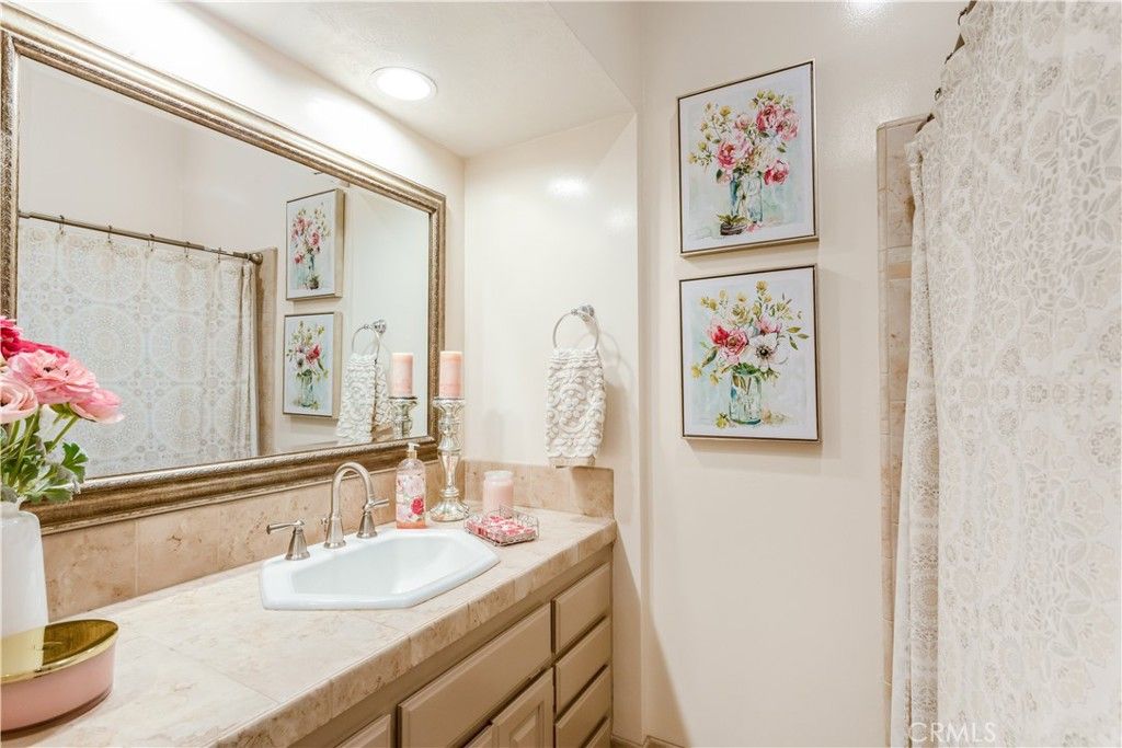 Bathroom, Interior, Recessed Lighting, Tile Countertops