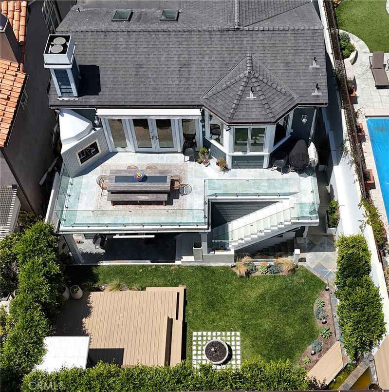 Exterior, Drone