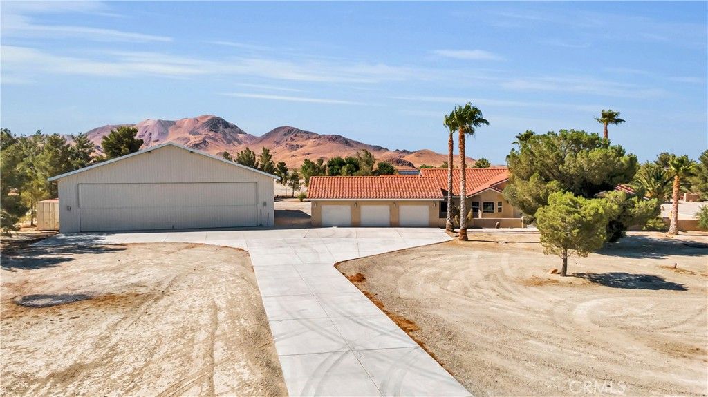 Detached Garage, Exterior